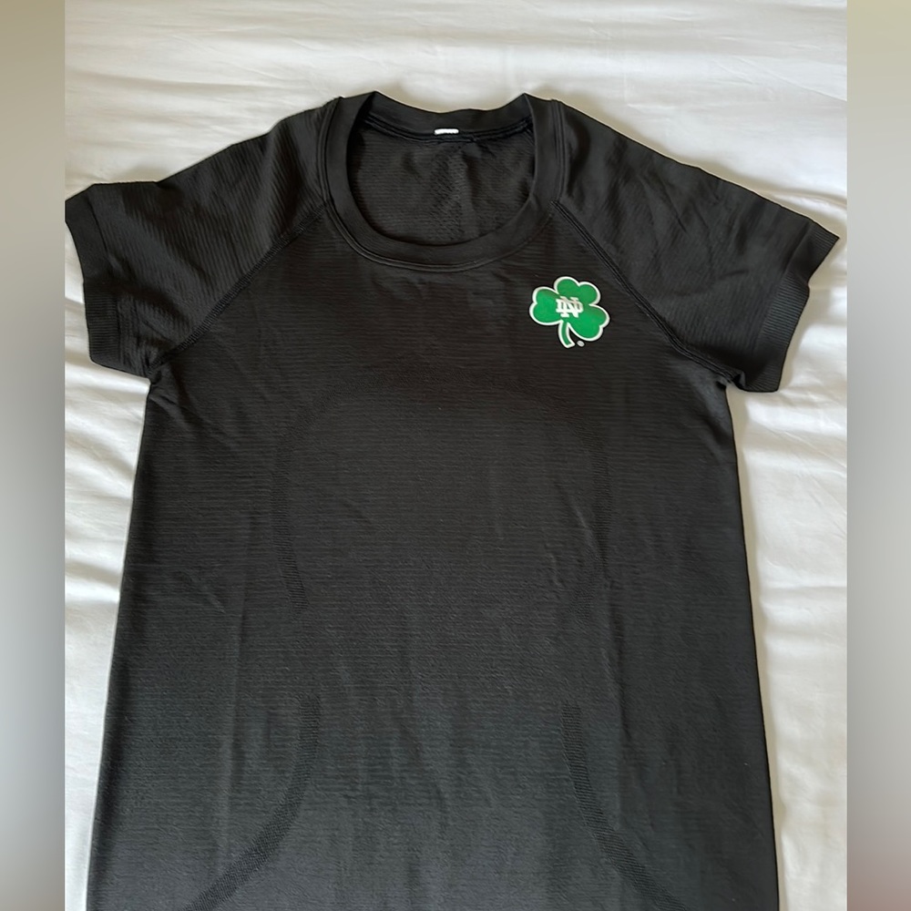 Notre Dame Lululemon women’s short sleeve swiftly tech